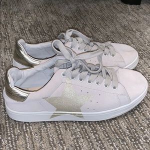 Steve Madden Tan & Gold Sneakers